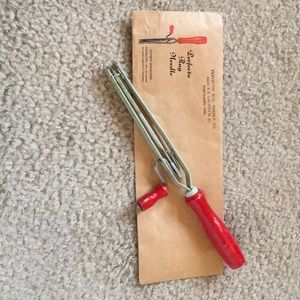 Perfecto Rug Needle.